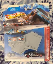 Hot Wheels Racing Kits "Demolition Derby 7/12" #V0101 New 2010 Age 3 Years+++