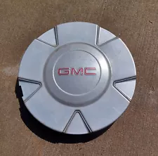 GMC Acadia center cap, 2007-2012 part number 9596977 05