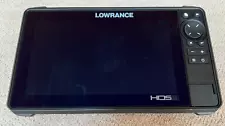 Lowrance HDS 9 Live Chartplotter/Fishfinder with 2D transducer in Like New Condi