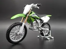 KAWASAKI KX 250F DIRT BIKE MOTORCYCLE 1/18 SCALE DIORAMA DIECAST MODEL BIKE