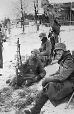 WW2 Picture Photo German soldiers at halt during the battle for Moscow 3680