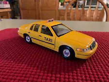 Welly 1/24 1999 Ford Crown Victoria Yellow Taxi Cab 22082 -PARTS