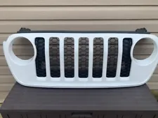 2018 - 2023 Jeep Wrangler Gladiator Rubicon JL JT Grille Grill White OEM