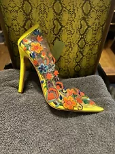 Elegant Yellow Sole With Embroidery Flowers Size 6. Never Worn Brand New In Box