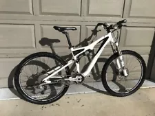 New Listing2010 Specialized Stumpjumper FSR Comp Female (16" - Small) w/ Float RL, XO, XTR