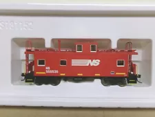 Walthers Ho 910-8760, WV Caboose car, Norfolk Southern 555535