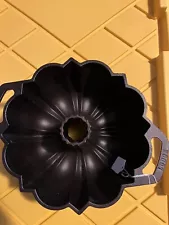 Bundt Cake Pan Cast Iron 10" Lodge Double Handle Fluted Deep