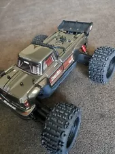 Arrma Outcast 4S V2 BLX Brushless 1/10 Stunt Truck (Gunmetal) Roller RC ARRMA