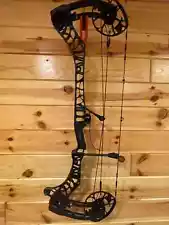 Mathews V3X Compound Bow w/ Mathews UltraRest MX Drop Away Rest and SCS system