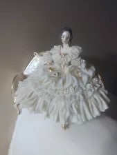 Vtg Dresden Porcelain Figurine Volkstedt Lady w Lace on Couch Gold Gilt Beauty