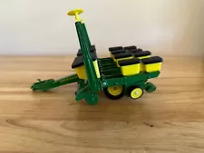 ERTL John Deere 7000 4 row Corn Planter #595 1/16 scale