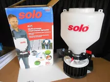 Solo 421-S 20 Lb Portable Chest-Mount Spreader -B9