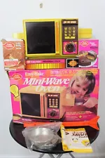 VINTAGE EASY BAKE OVEN 1978 Mini Wave Box Pans Mix Betty Crocker Kenner WORKS