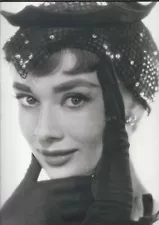 AUDREY HEPBURN STYLISH IN HAT DBL WEIGHT VINTAGE 14X11 RARE N2