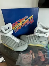 Lea Thompson Signed Air Mags & Picture Universal Back To The Future Autographed