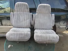 73-91 CHEVY GMC SUBURBAN SILVERADO SQUARE BODY GRAY FRONT BUCKET SEATS OEM READ