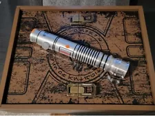 New Star Wars Galaxy’s Edge Ki Adi Mundi Legacy Lightsaber Hilt Box Set LE 6000