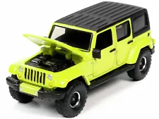 AUTO WORLD 1:64 2017 JEEP WRANGLER SAHARA UNLIMITED GREEN MODEL CAR AWSP077 A