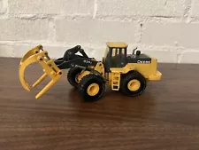 Rare ERTL John Deere 824J Log Loader Die Cast Construction Heavy Equipment