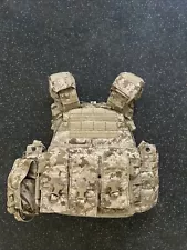 EAGLE X CRYE DPC ASSAULT PLATE CARRIER AOR 1 W/ TRIPLE MAG POUCH & SMOKE POUCH