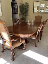 Thomasville Ernest Hemingway Collection Dining Room Set