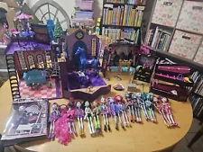 Huge Massive Monster High Doll & Accessories Lot Pre-Owned & Fangtastic!!!