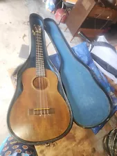 VINTAGE FAVILLA NEW YORK BARITONE UKE