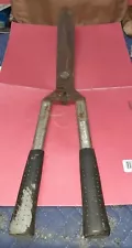 [B11] --- Vintage True Temper Hedge Cutters Trimmers