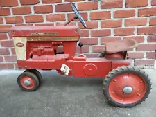 ESKA Farmall 560 Pedal Tractor original