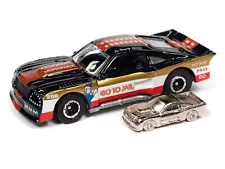 Johnny Lightning New '75 Ford Mustang Cobra& Game Token 1/64th Diecast Car PC005