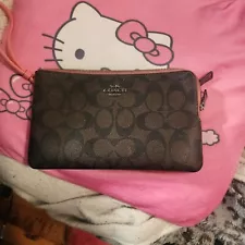 Super Cute Authentic Coach Wallet For Sale