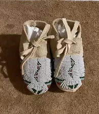 1 Very Beautiful Pair Native American Lakota Sioux Beaded Baby Moccasins