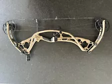 HOYT RX-5 ULTRA---RH---BUCKSKIN---60 - 70#---with extras