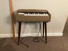 VINTAGE ESTEY TABLETOP/STAND ORGAN #2710P, with removable legs, working