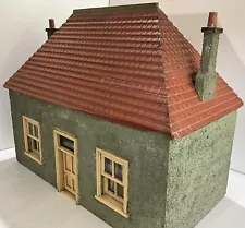 VINTAGE 1930s DOLL HOUSE BUNGALOW, WORKING SASH WINDOWS, ORIGINAL INTERIOR PAINT