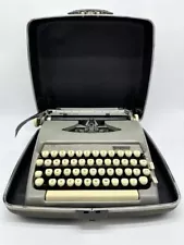 1963 Smith Corona Sterling Typewriter with case - Working condition