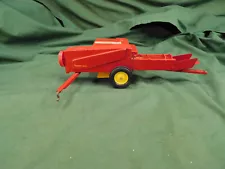 Vintage ERTL Toy NEW HOLLAND HAY BALER For Farm Tractor - Antique toy