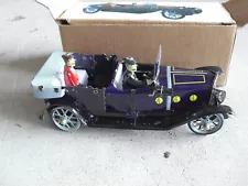 Modern Tin Wind Up Old Fashion Limo Car with 2 People in Box