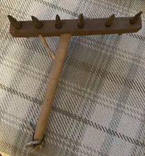 VINTAGE Garden Tool Hand Held Garden Claw / Hand Rake, Wooden