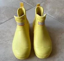 HUNTER for Target Yellow Rubber Low Rain Boots Womens Size 8 Insulated Pull On