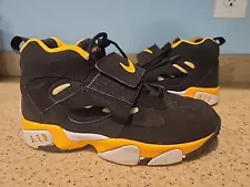 NIKE AIR DIAMOND TURF II - Size 6Y - 488294-018 Black & Yellow