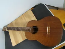 VINTAGE FAVILLA NEW YORK BARITONE UKE