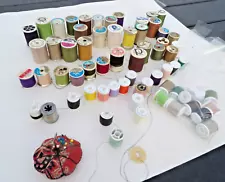 60 ORIGINAL vintage estate sale SEWING THREAD SPOOLS with thread MANY COLORS