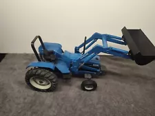 Vintage ERTL New Holland 7411 Tractor/Frontend Loader Excellent Condition