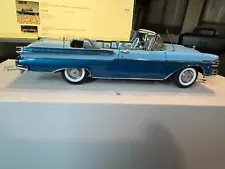 Danbury Mint 1:24 1957 Mercury Montclair Convertible "Nantucket Blue"