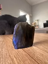 Half-polished half-rough self standing labradorite stand