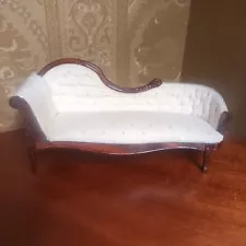 1:12 Scale Dolls House Good Quality Chaise Lounge