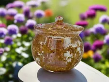 “Honey pot” jar