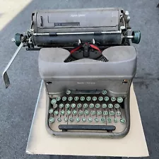 New ListingVINTAGE SMITH CORONA SUPER SPEED MANUAL TYPEWRITER ( Nice For Display )