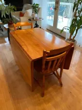 Cushman Colonial Creations Dining table